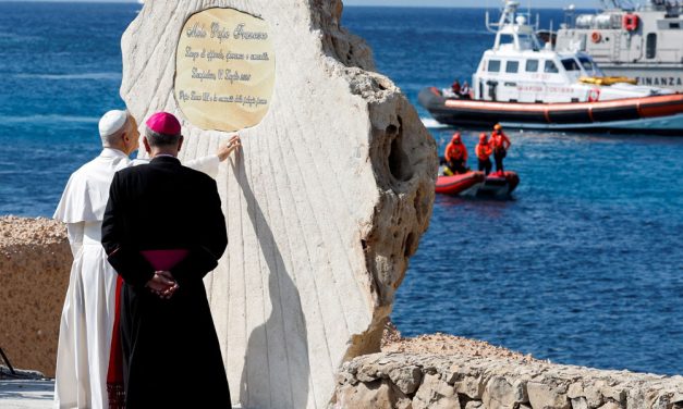 Visita a Lampedusa: el Papa recuerda a migrantes y llama a la compasión