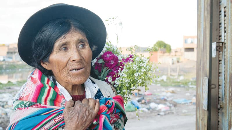 Esposa de Pedro Martínez, pareja que vive cerca del río Torococha, en Juliaca, departamento de Puno, Perú. (Nile Sprague/Bolivia)
