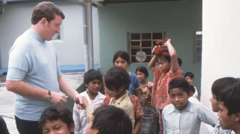 Durante más de cinco décadas de servicio a los demás, el Hermano Maryknoll Wayne<br />
Fitzpatrick ha respondido al llamado de Jesús de ser un hermano para todos. (Pat Goudvis/Guatemala)