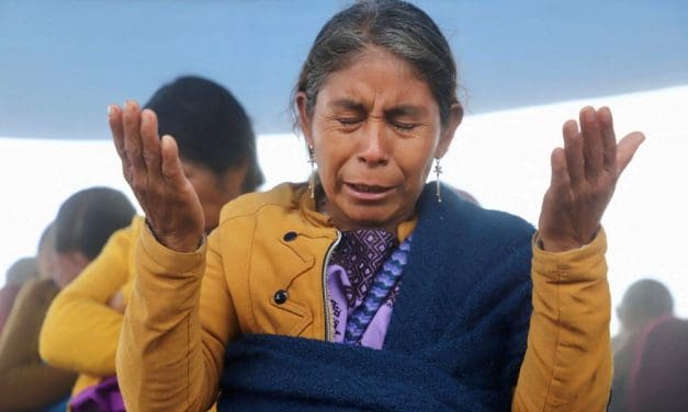 Obispos mexicanos presentan al Santo Padre libro sobre desaparecidos
