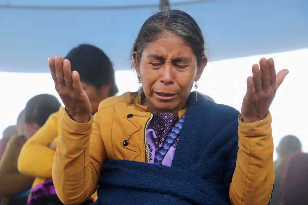 Obispos mexicanos presentan al Papa León libro sobre desaparecidos