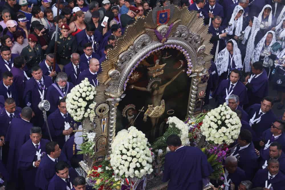 Procesión del Señor de los Milagros: seguir el ejemplo de Jesús
