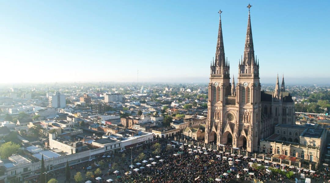 Antes de la visita papal, arzobispo advierte sobre una ‘Argentina herida’