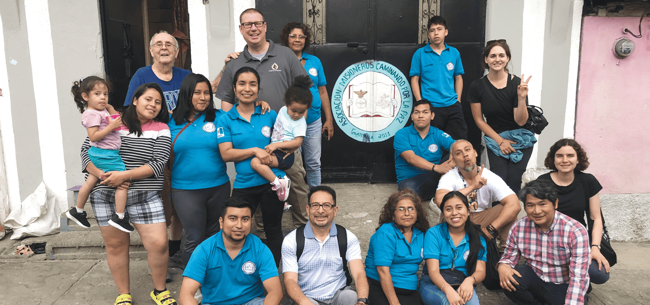 Los viajes de inmersión misionera a Guatemala incluyen una visita al centro vecinal Caminando por la Paz, fundado por un sacerdote Maryknoll y dirigido por afiliados Maryknoll. (Cortesía de Leonel Yoque/Guatemala)