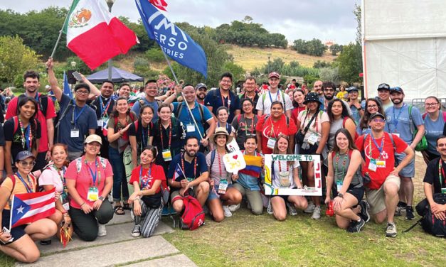 Jóvenes se levantan en la Jornada Mundial de la Juventud en Portugal